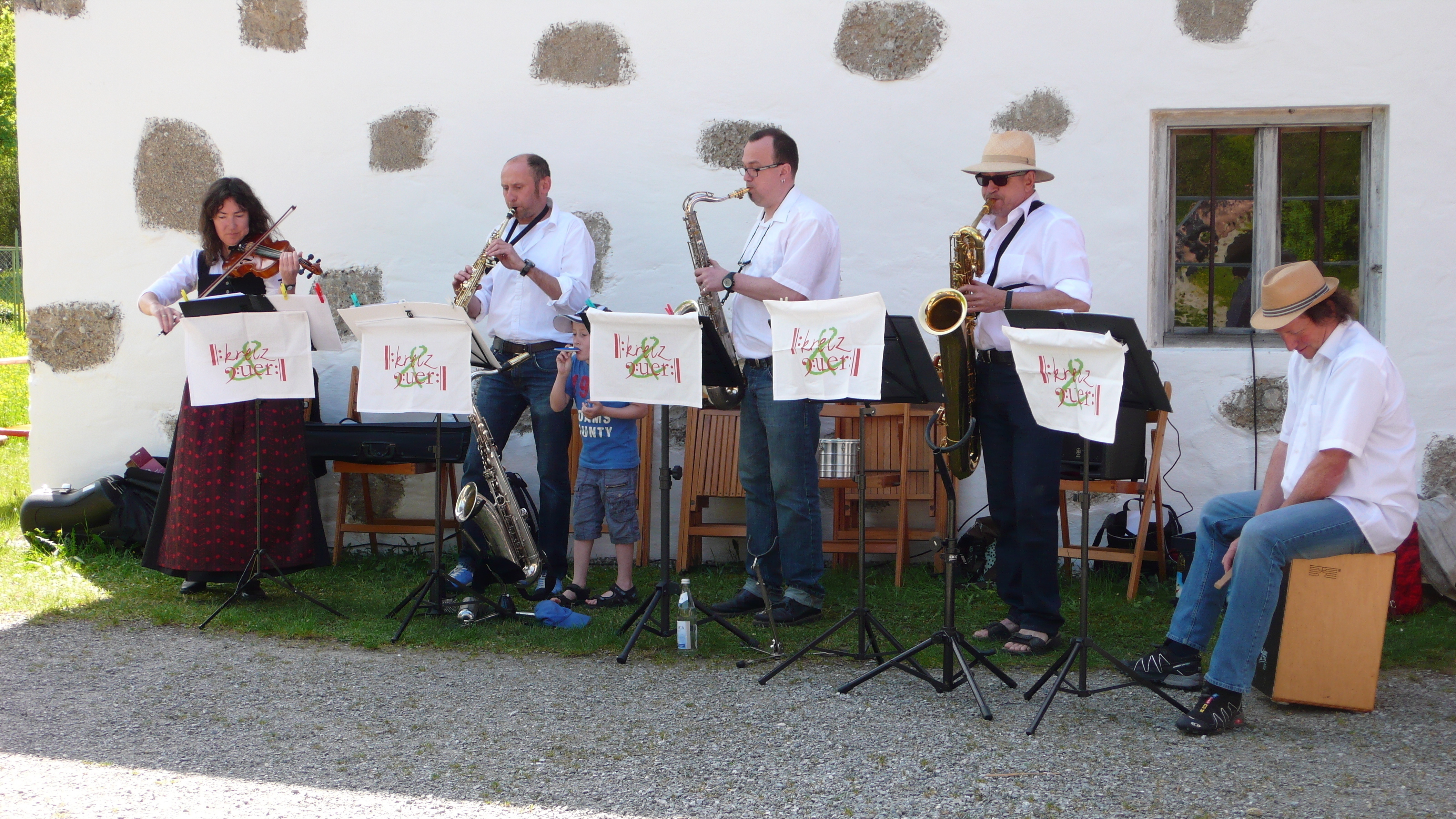 Das Wasserburger Quintett "kreiz&quer" spielt zum Maifest auf. <br>  Bezirk Oberbayern, Archiv BHM Amerang