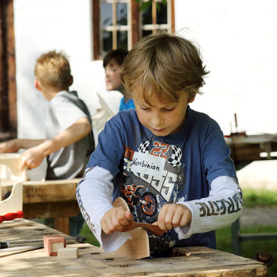 Ein abwechslungsreiches Programm für Kinder wird geboten. <br/> © Bezirk Oberbayern, Achriv BHM Amerang
