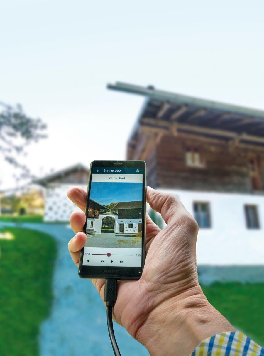 Der Audioguide des Bauernhausmuseums Amerang kann als App kostenlos heruntergeladen werden. <br/> © Bezirk Oberbayern, Archiv BHM Amerang