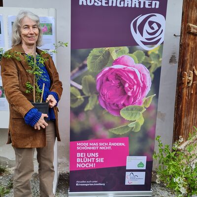 Marita Protte vom Trostberger Rosengarten e.V. <br>  Bezirk Oberbayern, Archiv BHM Amerang